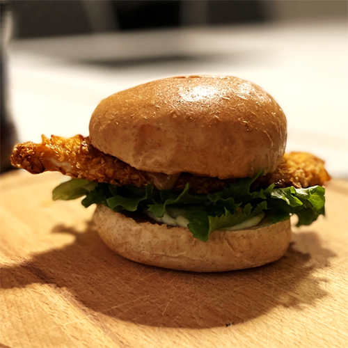 Supersprød kyllingesandwich og nuggets